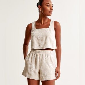 New with Tags Abercrombie Linen-Blend Embroidered Squareneck top - Medium
